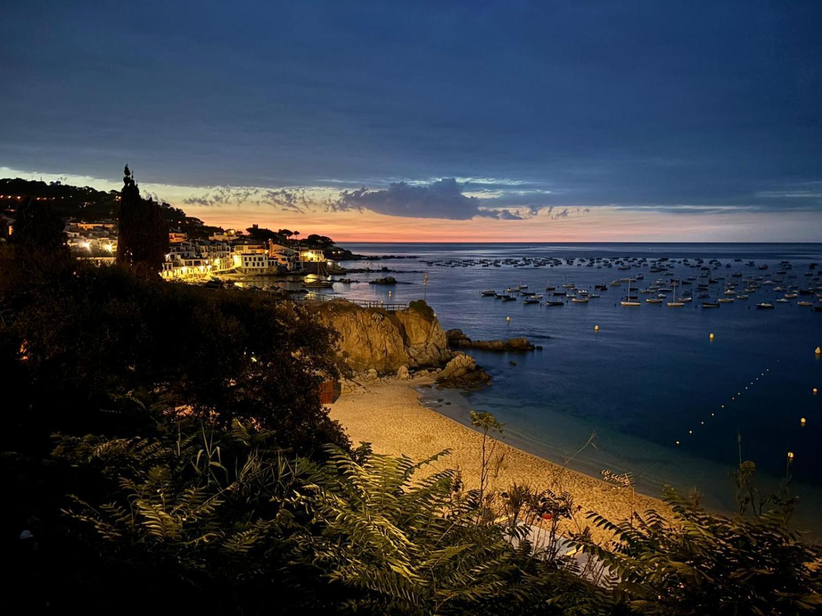 Apartamento Frente Al Mar En La Mejor Ubicacion De Calella 卡莱利亚德帕拉弗鲁赫尔 外观 照片