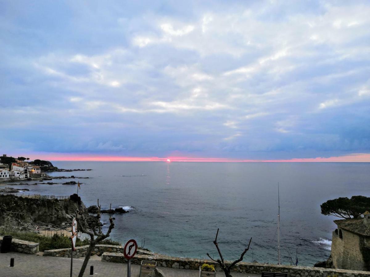 Apartamento Frente Al Mar En La Mejor Ubicacion De Calella 卡莱利亚德帕拉弗鲁赫尔 外观 照片