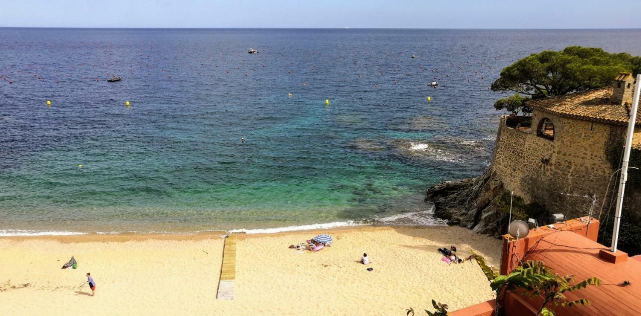 Apartamento Frente Al Mar En La Mejor Ubicacion De Calella 卡莱利亚德帕拉弗鲁赫尔 外观 照片